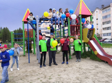 В Советском продолжается работа дворовых детских площадок «Ералашлэнд» В Советском продолжается работа дворовых детских площадок «Ералашлэнд»
