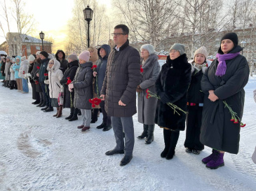 Сегодня возле мемориала воинской славы «Наказ матери» состоялся торжественный митинг, приуроченный к памятной дате – Дню неизвестного солдата Сегодня возле мемориала воинской славы «Наказ матери» состоялся торжественный митинг, приуроченный к памятной дате – Дню неизвестного солдата